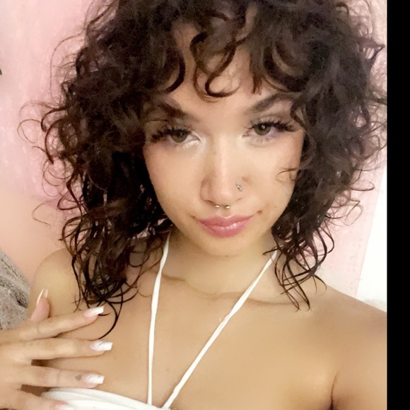 new posher Lyn Lyn - Picture 2 of 2